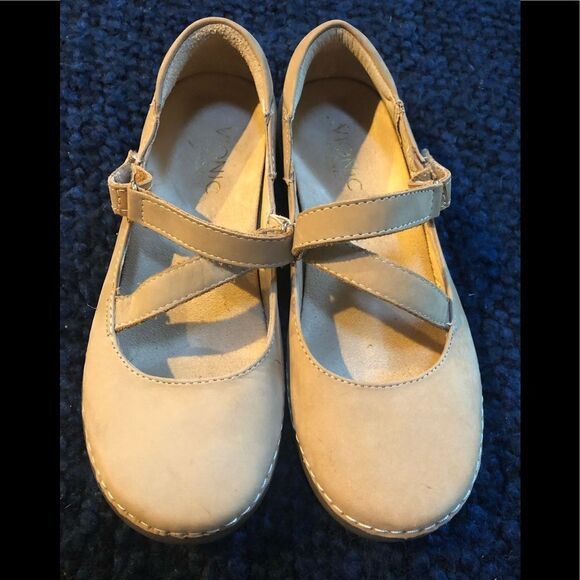 Great Mary Jane shoes by Vionic in size 6 - Picture 1 of 7